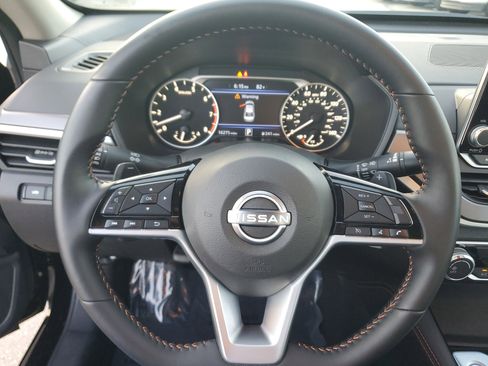 Certified 2025 Nissan Altima 2.5 SR image 19