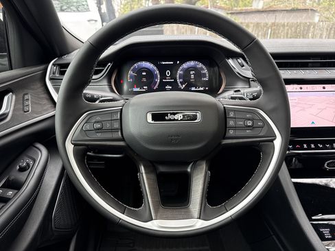 New 2026 Jeep Grand Cherokee Limited image 18