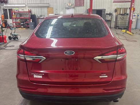 Used 2020 Ford Fusion SE image 5