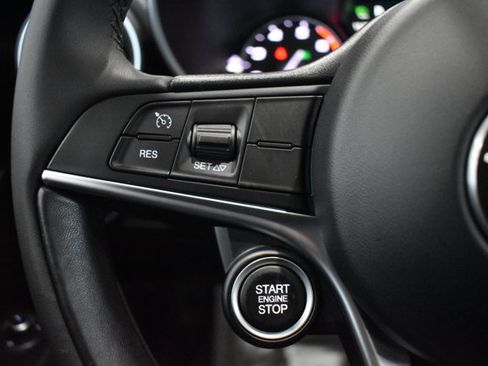 Used 2018 Alfa Romeo Giulia AWD image 18