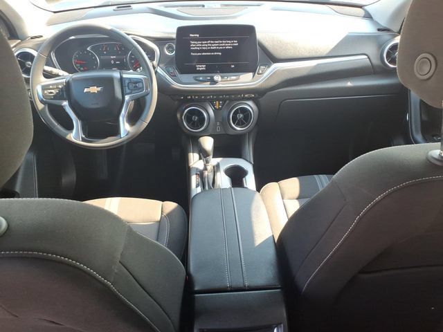 Used 2025 Chevrolet Blazer LT FWD image 17