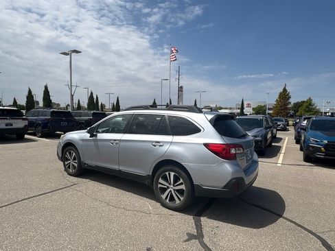 Used 2019 Subaru Outback 2.5i Limited AWD/4WD image 2