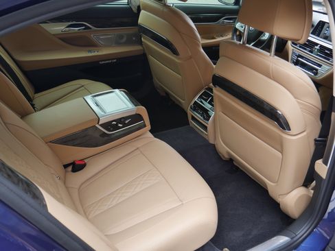 Used 2017 BMW ALPINA B7 xDrive AWD/4WD image 36