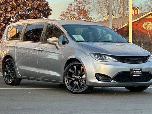 Used 2019 Chrysler Pacifica Touring Plus w/ S Appearance Package image 2