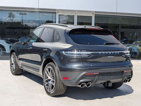 Certified 2025 Porsche Macan image 3