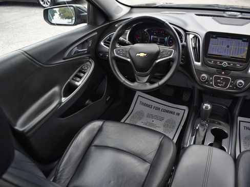 Used 2018 Chevrolet Malibu LT w/ Leather Package FWD image 12