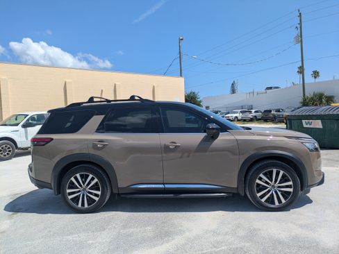 Used 2023 Nissan Pathfinder Platinum w/ Lighting Package (N93) AWD/4WD image 3