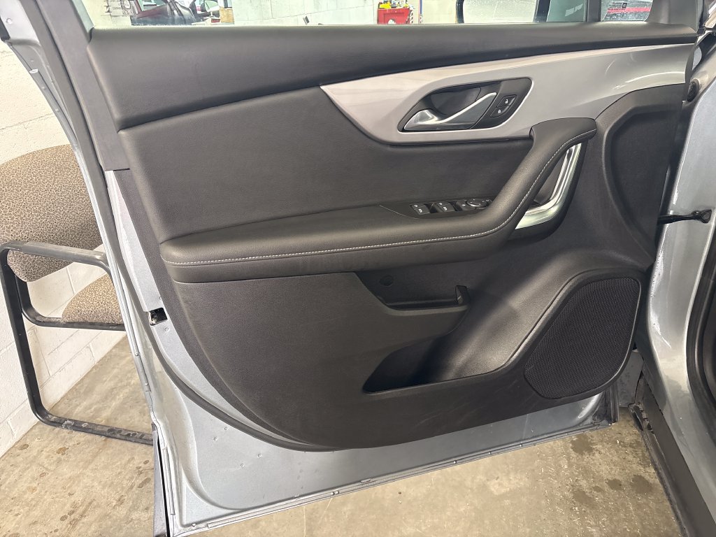 Used 2025 Chevrolet Blazer LT FWD image 14
