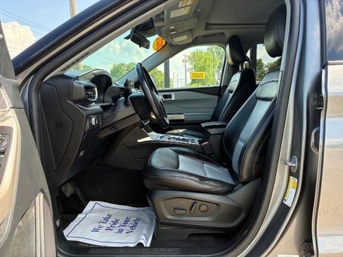 Used 2022 Ford Explorer XLT w/ Equipment Group 202A AWD/4WD image 9