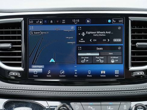 Used 2025 Chrysler Pacifica Limited FWD image 30