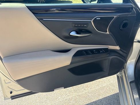 Certified 2021 Lexus ES 350 Ultra Luxury w/ Accessory Package 2 FWD image 12
