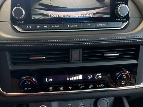 Used 2023 Nissan Rogue SV FWD image 11