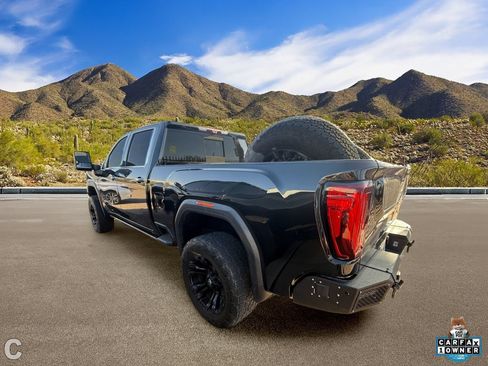 Used 2022 GMC Sierra 2500 Denali w/ Denali Black Diamond Edition AWD/4WD image 3
