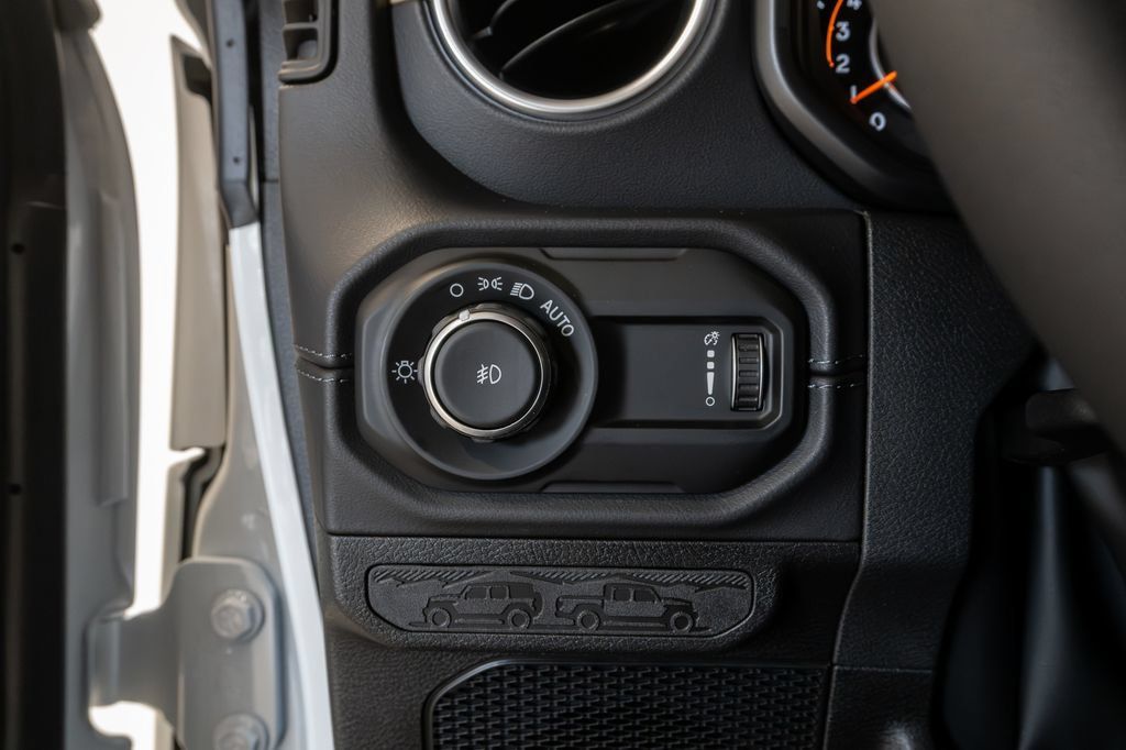 New 2027 Jeep Wrangler Unlimited Sahara AWD/4WD image 13