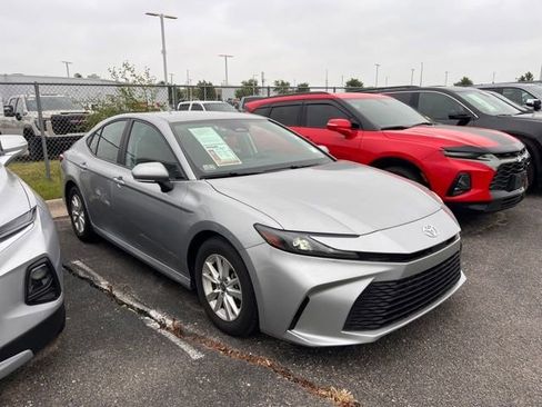 Used 2025 Toyota Camry LE FWD image 1