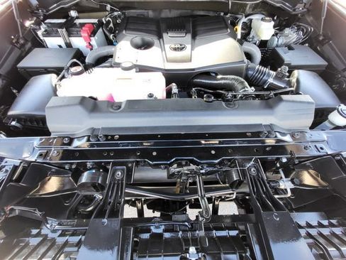 Used 2023 Toyota Tundra SR5 AWD/4WD image 11