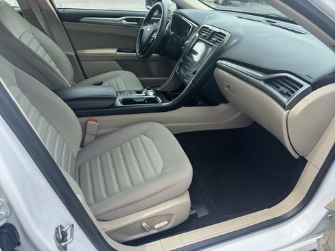 Used 2019 Ford Fusion SE FWD image 13