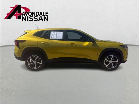 Used 2024 Chevrolet Trax RS w/ Driver Confidence Package image 8