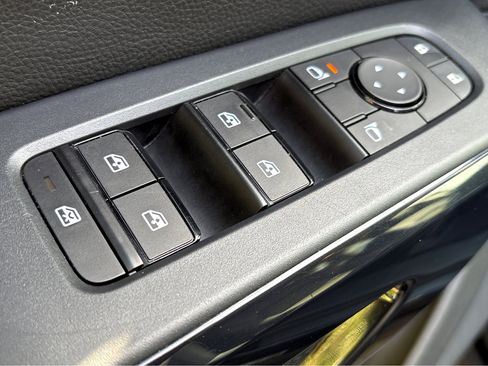 Certified 2024 Nissan Pathfinder SV image 16