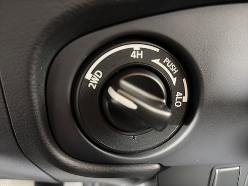 Used 2024 Nissan Frontier SV w/ Technology Package image 23