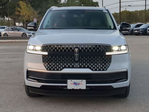 New 2025 Lincoln Navigator Reserve image 8