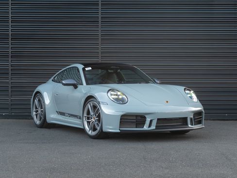 New 2026 Porsche 911 Carrera T image 10