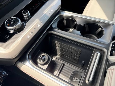 Used 2025 Ford Expedition Active RWD image 27