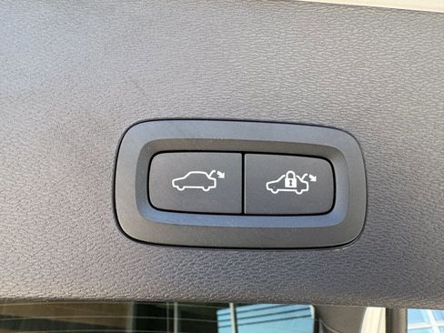 Used 2023 Volvo C40 P8 Recharge Ultimate image 38