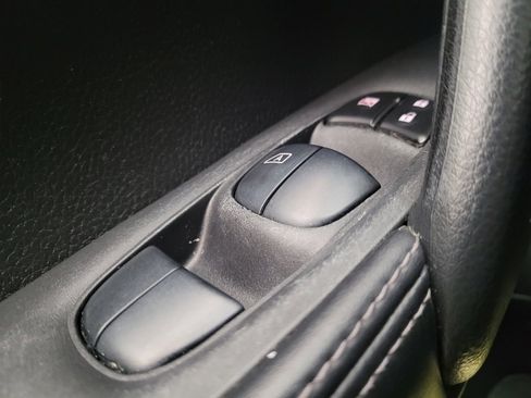 Used 2020 Nissan Rogue Sport S FWD image 27