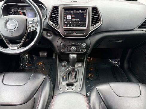 Used 2019 Jeep Cherokee Trailhawk w/ Cold Weather Group AWD/4WD image 18