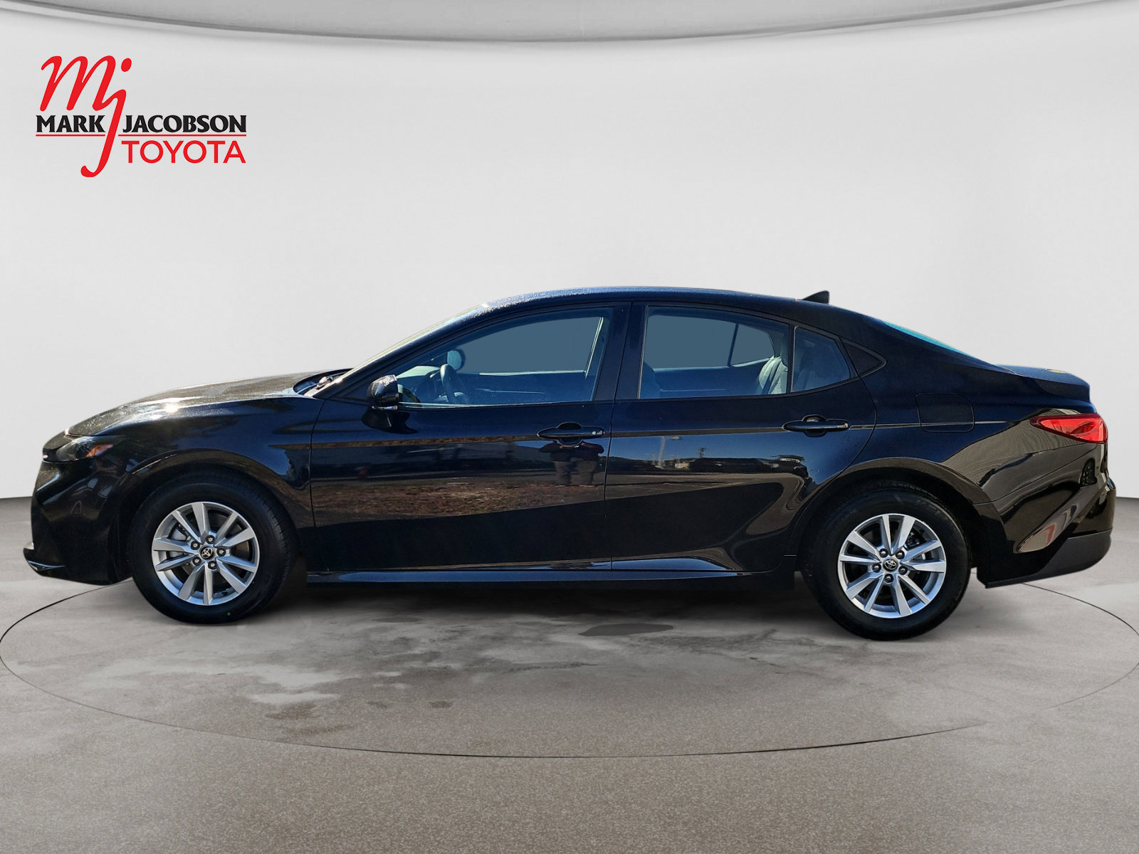 Used 2025 Toyota Camry LE FWD image 15