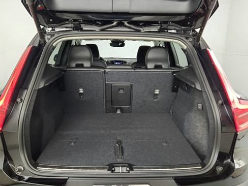 Used 2025 Volvo XC40 B5 Plus w/ Protection Package Premier AWD/4WD image 39