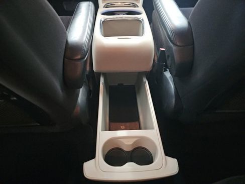 Used 2014 Dodge Grand Caravan SXT image 36