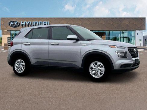 New 2025 Hyundai Venue SE image 10