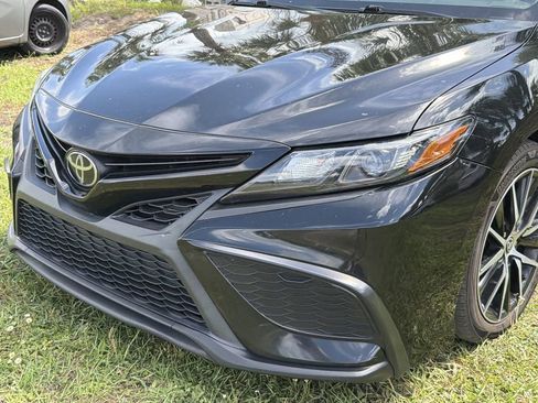 Used 2022 Toyota Camry SE image 9