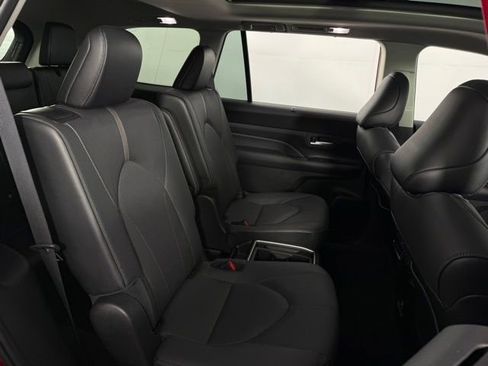 Used 2024 Toyota Grand Highlander Platinum image 17