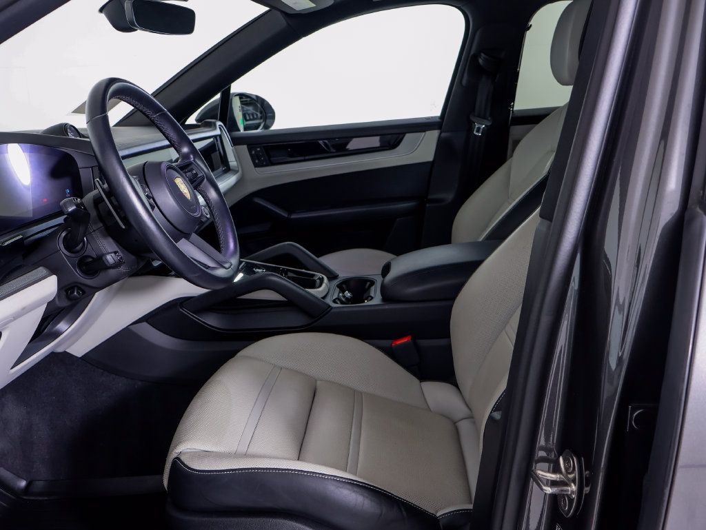 Certified 2024 Porsche Cayenne Coupe AWD/4WD image 5