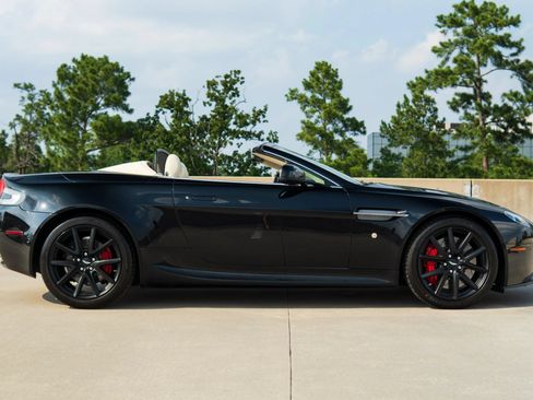 Used 2013 Aston Martin V8 Vantage Roadster RWD image 19