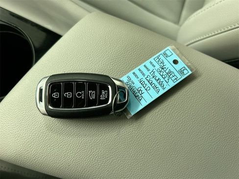 Used 2023 Hyundai Elantra Limited w/ Preferred Accessory Package image 12
