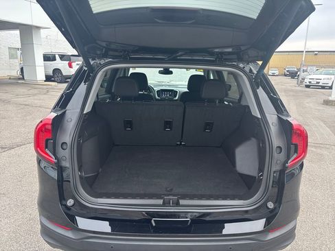 Used 2024 GMC Terrain SLE w/ Driver Convenience Package image 29