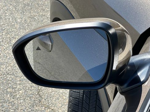 Used 2025 Nissan Kicks SR FWD image 36