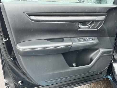 Used 2025 Honda CR-V LX image 15