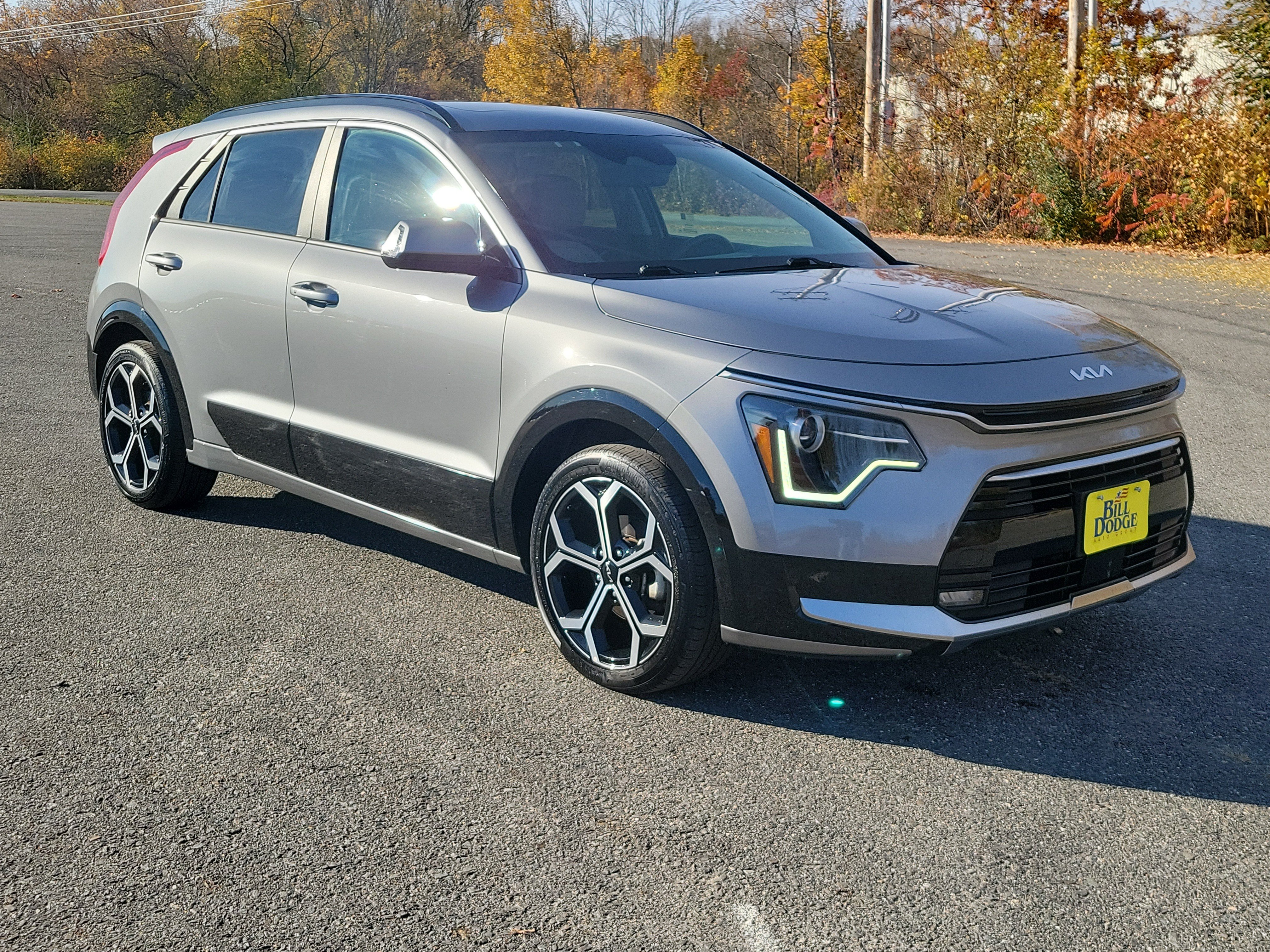Used 2023 Kia Niro EX Touring FWD image 3