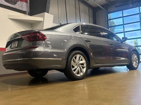 Used 2018 Volkswagen Passat 2.0T SE FWD image 47