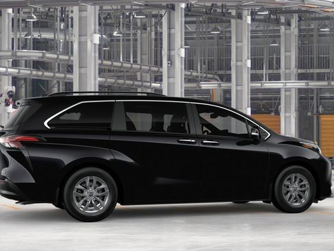 New 2026 Toyota Sienna XLE FWD image 11