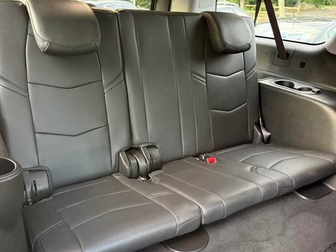 Used 2017 Cadillac Escalade ESV Luxury AWD/4WD image 12
