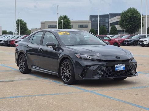 Used 2025 Toyota Camry XSE w/ Premium Plus Package AWD/4WD image 4