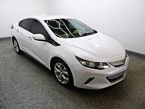 Used 2017 Chevrolet Volt Premier w/ Driver Confidence II Package FWD image 3