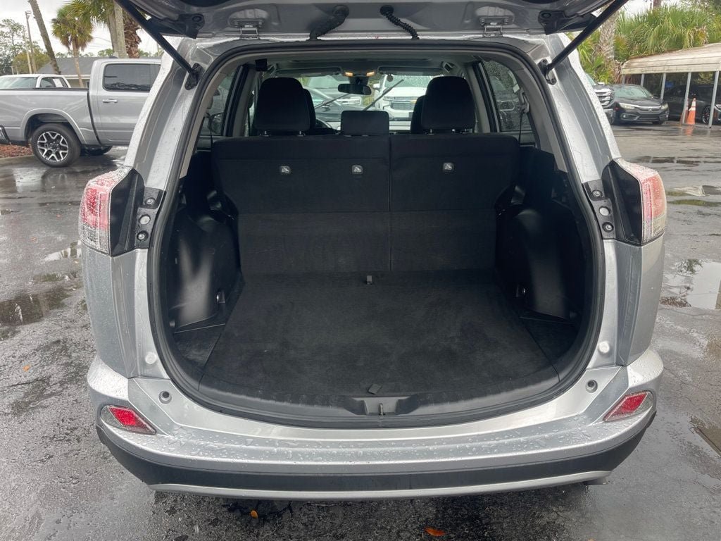 Used 2018 Toyota RAV4 XLE FWD image 5