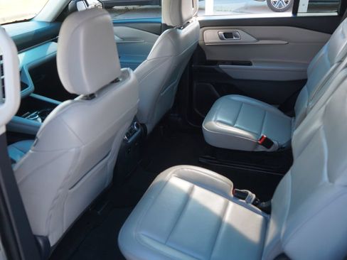 Used 2025 Ford Explorer Active w/ Active Comfort Package RWD image 27